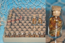 Kleine Glasflasche mit Bernstein gefüllt ca.4,5x2cm
