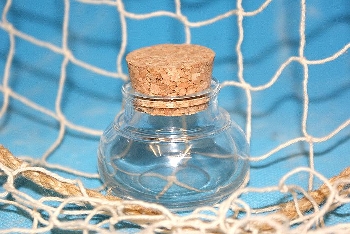 Leere bauchige Flasche ca.4x5cm Glas