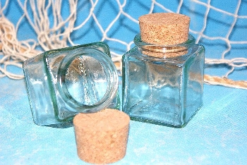 Leere eckige Flasche ca.6x4x4cm Glas