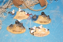 Möwe/Seehund auf Basis sort. Usedom ca.8x4x4cm