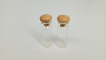 Kleine leere Glasflasche mit Holzkorken ca.6x2cm +